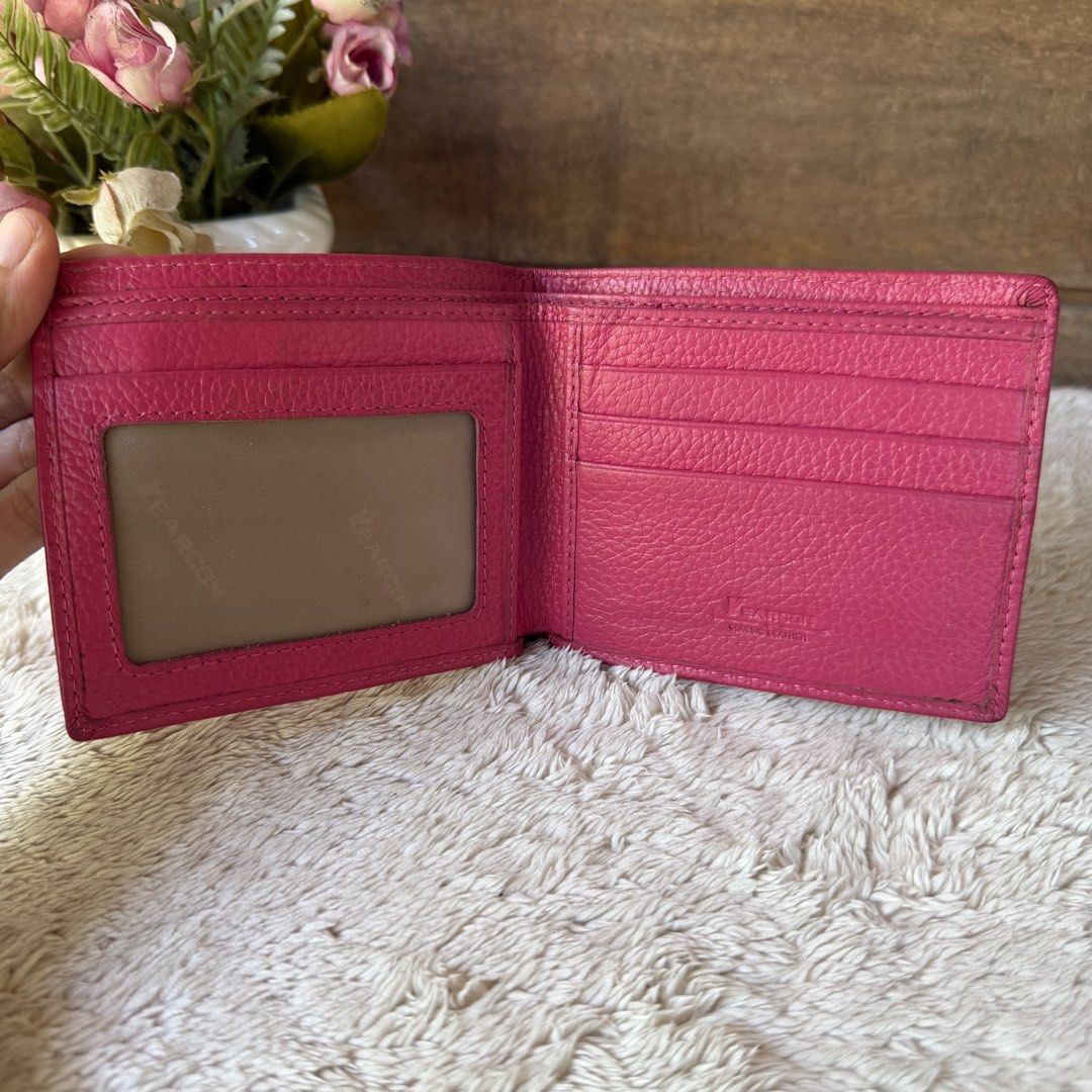 Yearcon Small pink bifold wallet (Category: Wallets & Card holders) located in Tarlac. Submitted by alta.mayo (Listing ID 1461769579, Image 3). Description: • genuine leather Guaranteed 💯% Authentic ❎ No Reservation 📌 Mop: Gcash 📌 Courier: JNT 📌 Location: Tarlac.