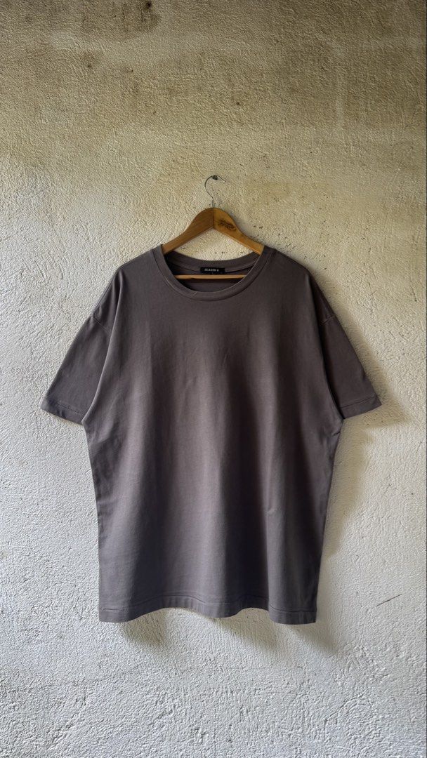 Yeezy SEASON 6 T-Shirt (Category: Tshirts & Polo Shirts ) located in Lipa City. Submitted by scrap.threads (Listing ID 1461665482, Image 1). Description: Item: Yeezy Season 6 Price: 400 Dimes: Width - 23.5 Length - 30 Issue: none Lipa City Ship via J&T (Shouldered by buyer) Payment via Gcash ***Notice*** Color may vary due to lighting. Payment first. Item/s are thrifted or used condition unless stated otherwise. Please manage your expectation..