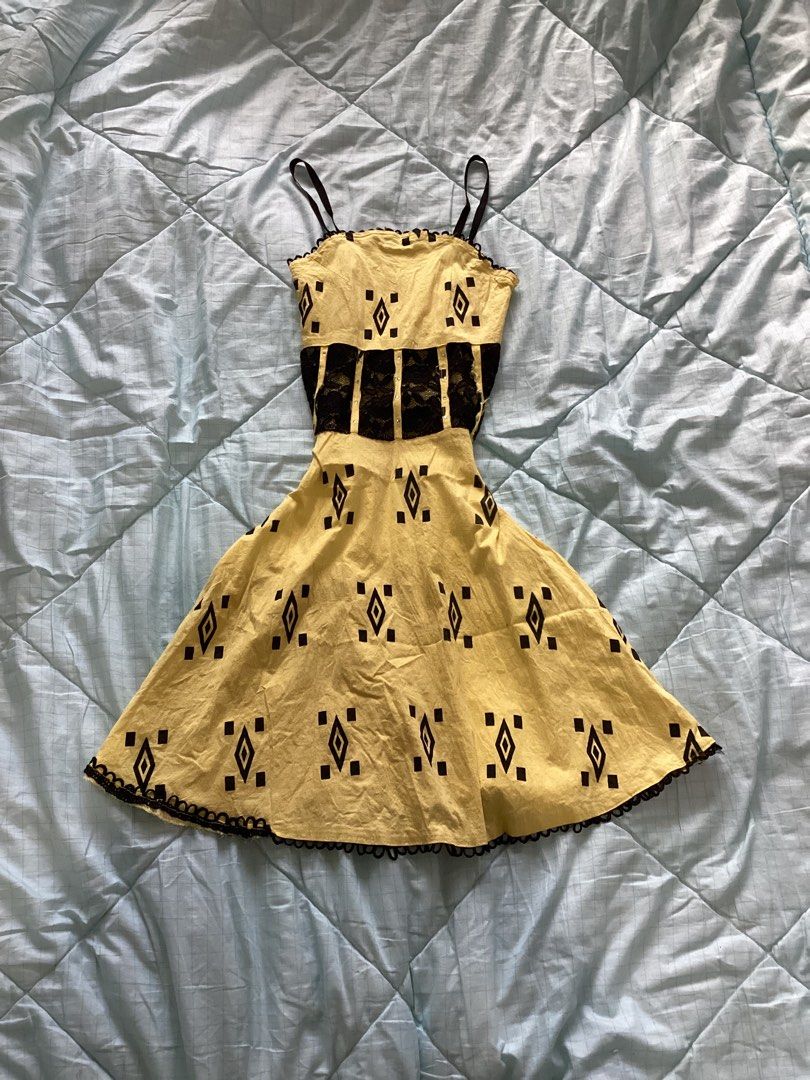 Yellow and Black Dress (Category: Dresses) located in Alfonso. Submitted by glenngarcia03 (Listing ID 1461779892, Image 1). Description: pls see the issue on the last pics.
