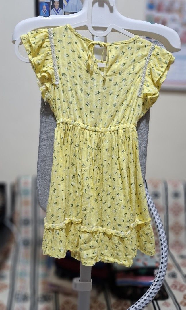 Yellow floral dress (Category: Babies & Kids Fashion) located in Quezon City. Submitted by thetetajabakes (Listing ID 1461614767, Image 2). Description: - preloved ( once lang nasuot) - outgrown clothes - RFS : Decluttering.