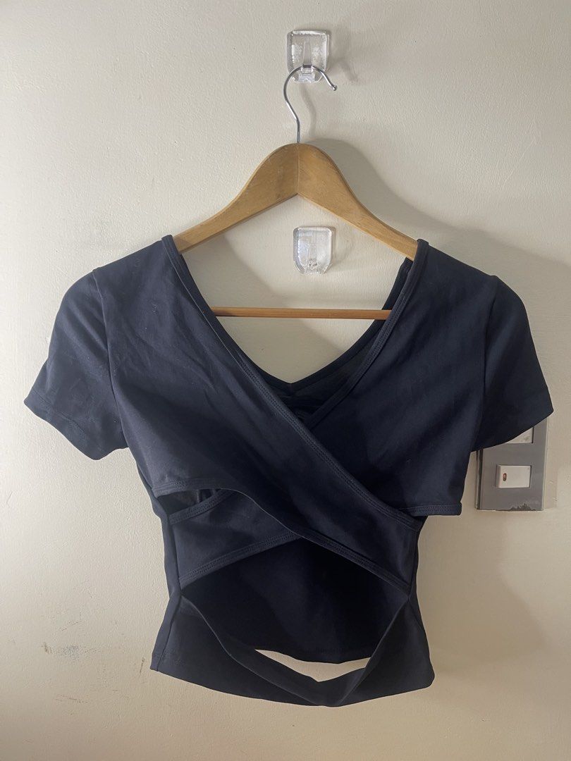 Yoga padded black top S/m a22 (Category: Activewear) located in Baguio. Submitted by buyforless_2600 (Listing ID 1461741053, Image 2). Description: .