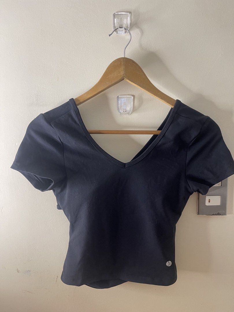 Yoga padded black top S/m a22 (Category: Activewear) located in Baguio. Submitted by buyforless_2600 (Listing ID 1461741053, Image 1). Description: .