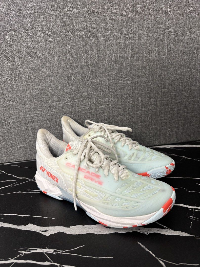 Yonex Cascade Drive Badminton Shoes (Category: Sneakers) located in San Fernando. Submitted by kayemanalac_05 (Listing ID 1461597186, Image 1). Description: .