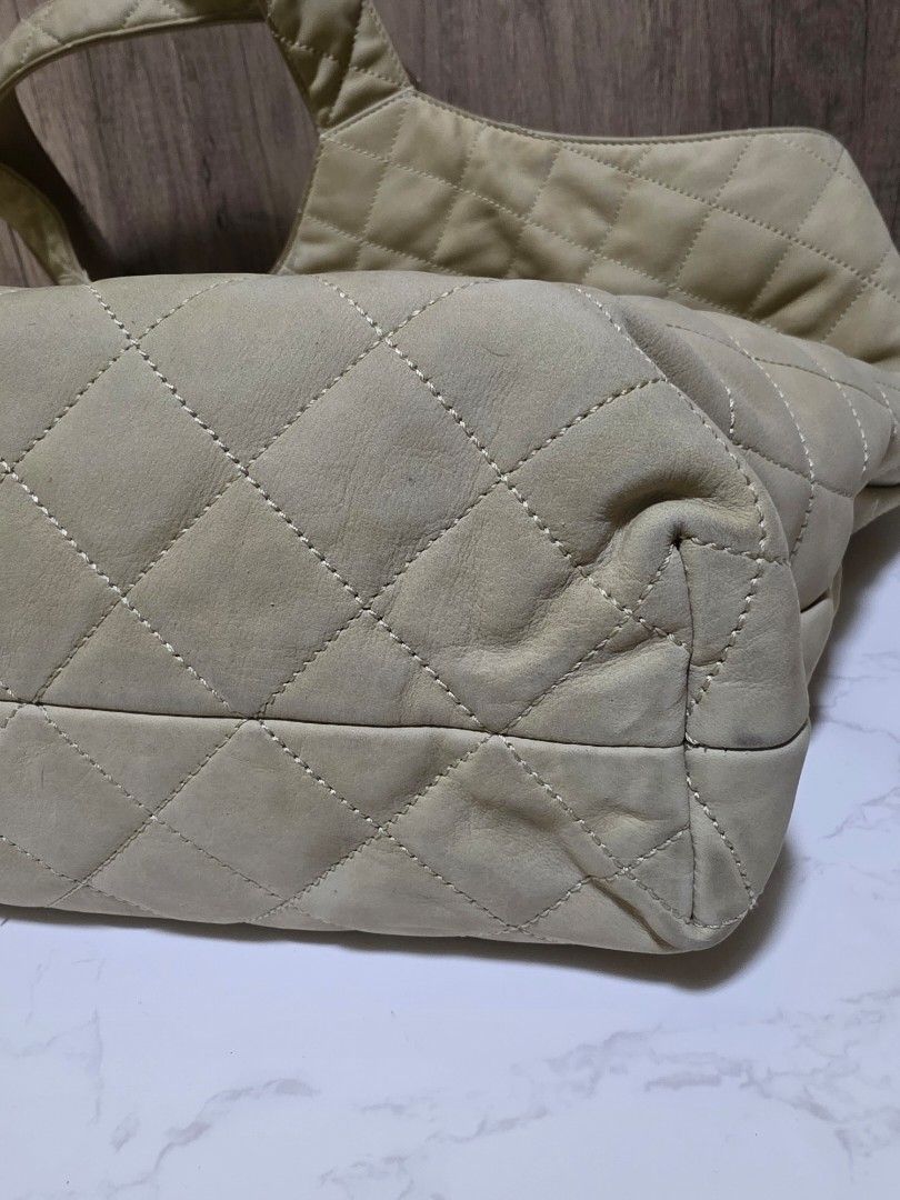 YSL I-Care Maxi (Category: Luxury Bags & Wallets) located in Pasig City. Submitted by louloubells (Listing ID 1461750690, Image 3). Description: ✨I-Care Maxi in Nubuck Beige color 👜9/10, excellent condition, minor signs of use only. Comes with care cards, pouch, dustbag. SELLING LOW! ✨ PHP 130,000✨ .