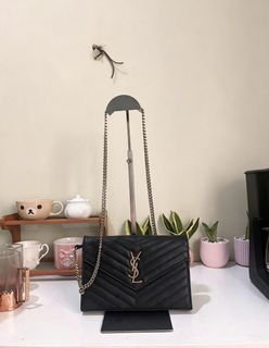 (Category: ) located in . Submitted by thriftniyuno (Listing ID 1461599854, Image 1). Description: .