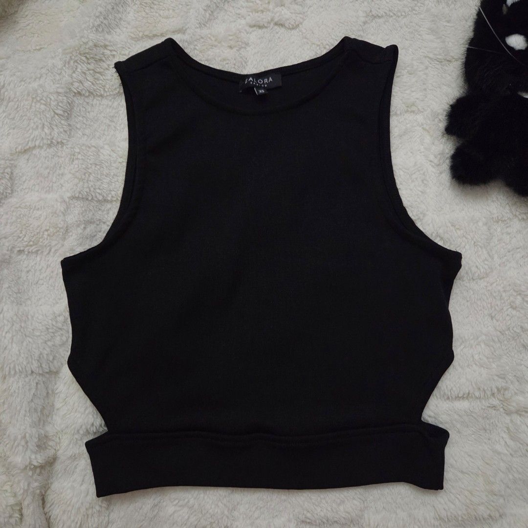 Zalora Basics Black Cropped Top (Category: Blouses) located in Taguig. Submitted by aeri______99 (Listing ID 1461589877, Image 1). Description: ⋆ Approx L 36cm W 32.5cm ⋆ Used a few times ⋆ See last pic for ww tags ♡ staple basic black comfy office casual crop cropped side.