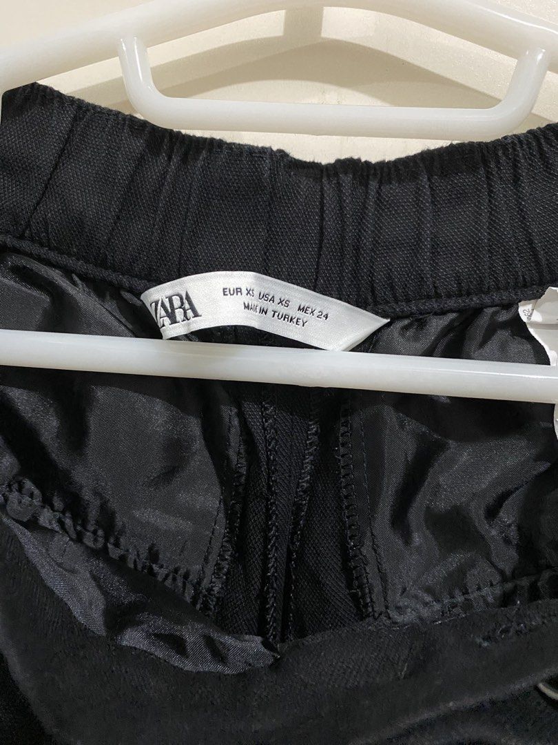 Zara Black Pants (Category: Other Bottoms) located in Taguig. Submitted by maly01_ (Listing ID 1461565387, Image 2). Description: dm for inquiries :).