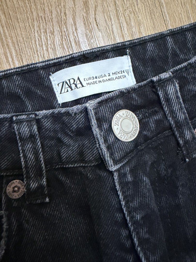 ZARA Black Ripped Mom Jeans (Category: Jeans) located in Taguig. Submitted by Shamieeee (Listing ID 1461727043, Image 3). Description: - Zara Black Mom Jeans - High-waisted style - Ripped details at knees and hem - Size: EUR 34 / US 2 / MEX 24 - Made in Bangladesh - Ideal for casual wear.