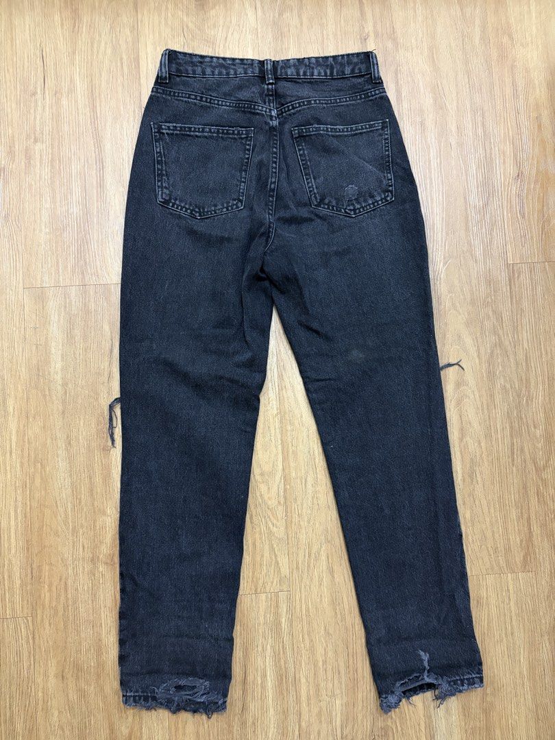 ZARA Black Ripped Mom Jeans (Category: Jeans) located in Taguig. Submitted by Shamieeee (Listing ID 1461727043, Image 2). Description: - Zara Black Mom Jeans - High-waisted style - Ripped details at knees and hem - Size: EUR 34 / US 2 / MEX 24 - Made in Bangladesh - Ideal for casual wear.