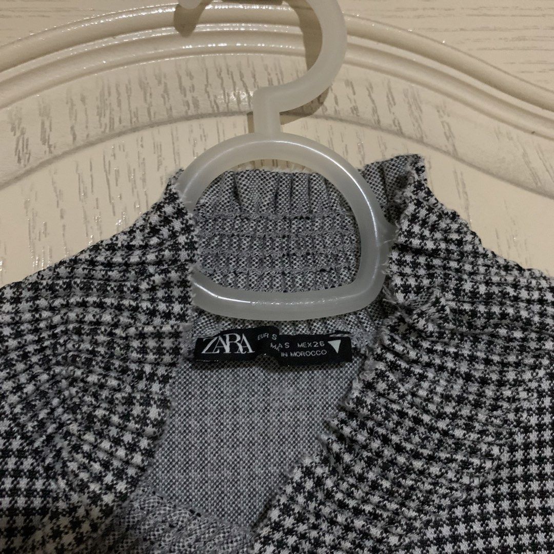 Zara Checkered Gingham Puff Sleeve Top - Size S (Category: Blouses) located in Quezon City. Submitted by horangidee (Listing ID 1461697450, Image 3). Description: 🤍 cute Zara gingham top! with puff sleeve and ruffle high neck too.