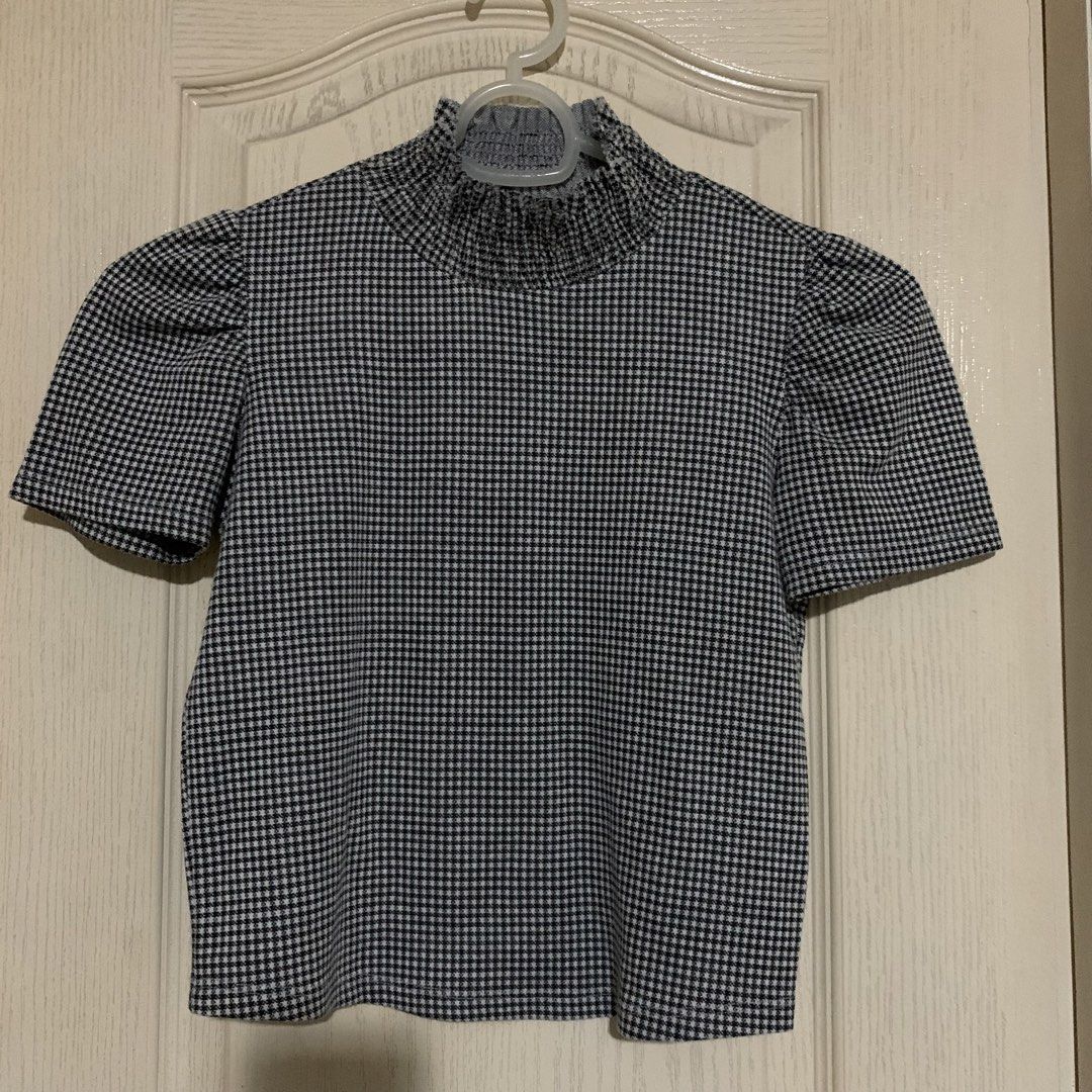 Zara Checkered Gingham Puff Sleeve Top - Size S (Category: Blouses) located in Quezon City. Submitted by horangidee (Listing ID 1461697450, Image 1). Description: 🤍 cute Zara gingham top! with puff sleeve and ruffle high neck too.