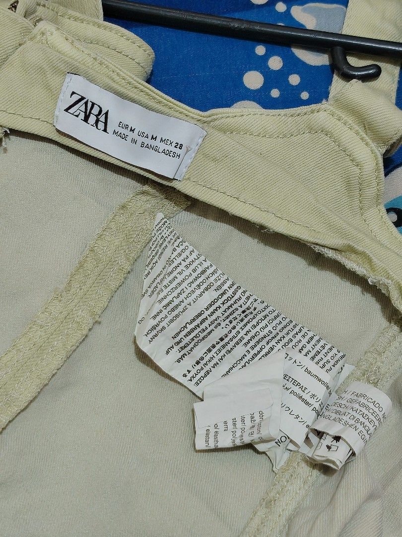 ZARA Corset Style Crop Top (Category: Sleeveless) located in Manila. Submitted by forthriftstorewarriors (Listing ID 1461629745, Image 2). Description: FREE 1 ITEM IF YOU PURCHASE 2 OR MORE ITEMS ❤❤❤ - Zara corset style crop top - Structured bust for a flattering fit - Estimated size M - Perfect for dressing up or down - Pairs well with jeans or skirts - Back zipper - Actual color: please refer to the last photo.