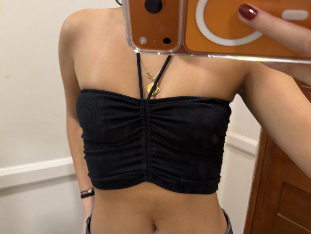 Zara Cropped Top (Category: Sleeveless) located in Manila. Submitted by beysclosett (Listing ID 1461659599, Image 2). Description: - good condition - stretchy fabric .