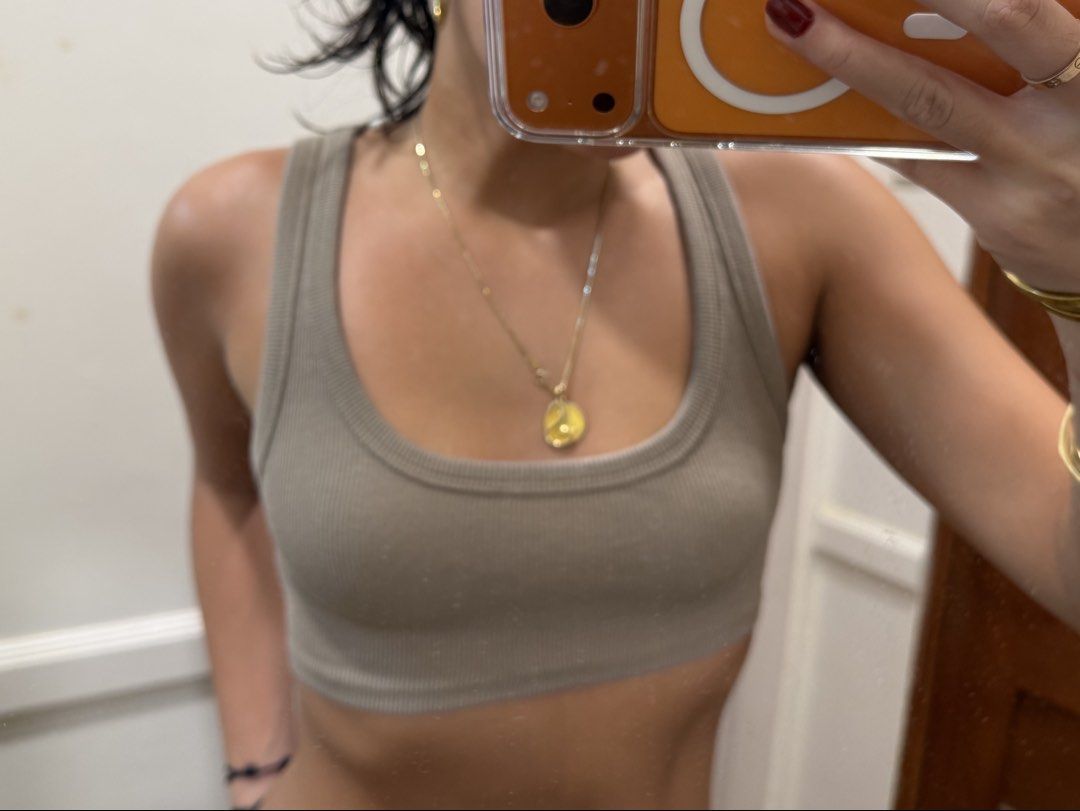 Zara Cropped Top (Category: Others Tops) located in Manila. Submitted by beysclosett (Listing ID 1461759973, Image 2). Description: - only used once - fabric is soft & stretchy.