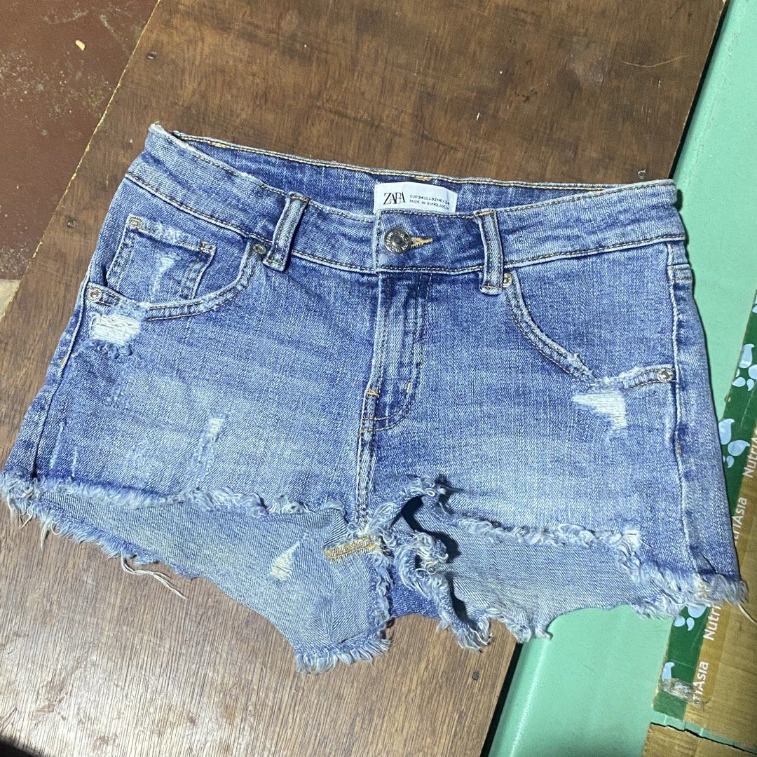 ZARA Denim Shorts (Category: Shorts) located in Quezon City. Submitted by iyahbananax (Listing ID 1461692534, Image 1). Description: Brand: Zara (TRF line) Item Type: Distressed Frayed Denim Shorts / Cut-off Shorts Color/Wash: Medium wash blue denim with slight fading and distressing Reference Number (Ref.): ⁠8197/293/407⁠ RN / RUC: RN 77302 / RUC 80089348-4 Sizing on Tag: EUR: 34 USA: 02 MEX: 24 Made In: Bangladesh.