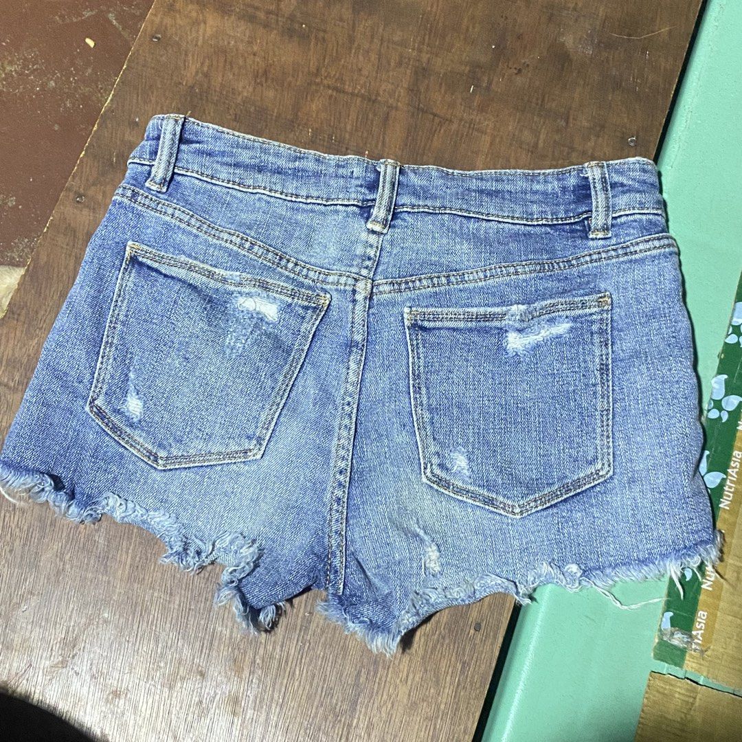 ZARA Denim Shorts (Category: Shorts) located in Quezon City. Submitted by iyahbananax (Listing ID 1461692534, Image 2). Description: Brand: Zara (TRF line) Item Type: Distressed Frayed Denim Shorts / Cut-off Shorts Color/Wash: Medium wash blue denim with slight fading and distressing Reference Number (Ref.): ⁠8197/293/407⁠ RN / RUC: RN 77302 / RUC 80089348-4 Sizing on Tag: EUR: 34 USA: 02 MEX: 24 Made In: Bangladesh.