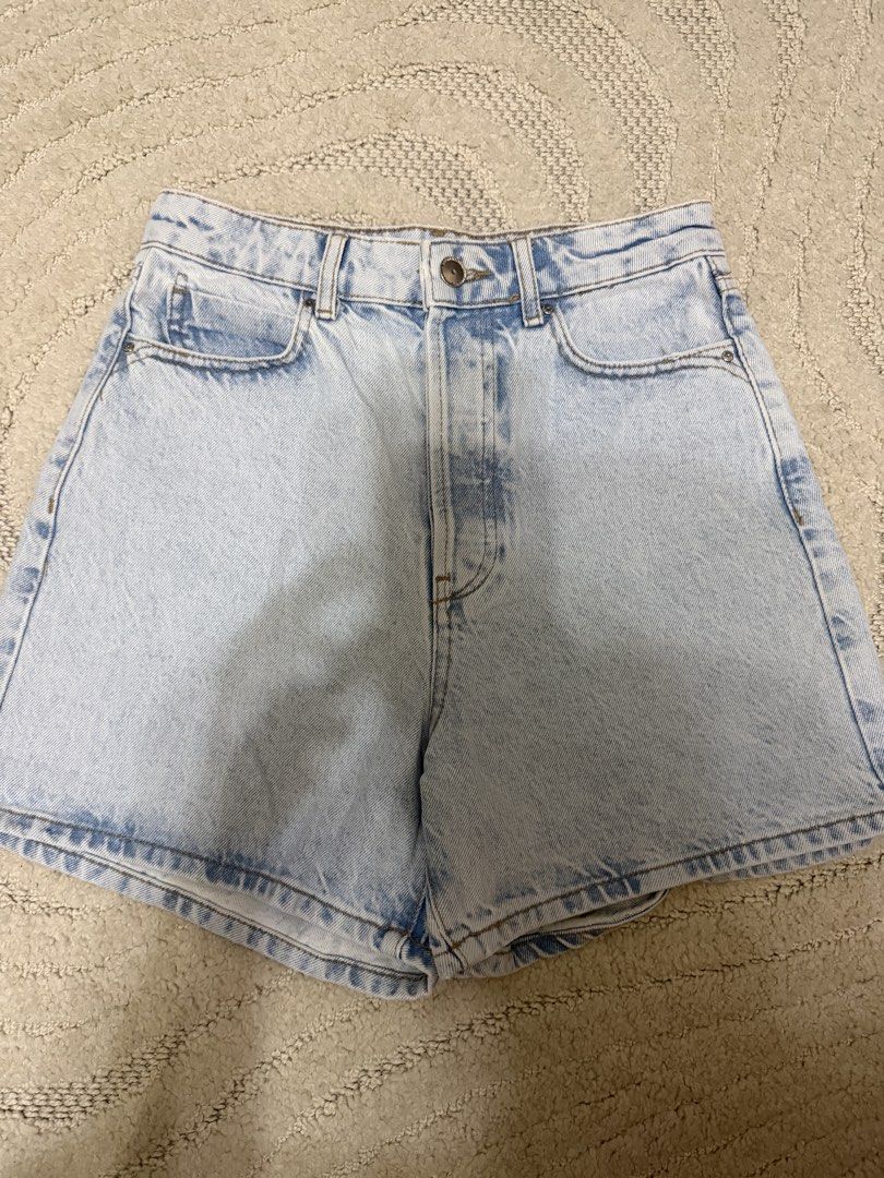 ZARA DENIM SHORTS SMALL (Category: Shorts) located in Paranaque City. Submitted by brandedlab (Listing ID 1461661783, Image 2). Description: .