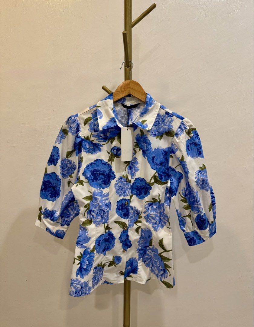 Zara Floral Polo (Category: Blouses) located in Quezon City. Submitted by shopper_xoxo (Listing ID 1461707060, Image 2). Description: Brand new with tag 😊 📦 From Zara Japan 🚚 On hand and ready to ship MOP: GCash and BPI Shipping starts at ₱65 only ✨ .
