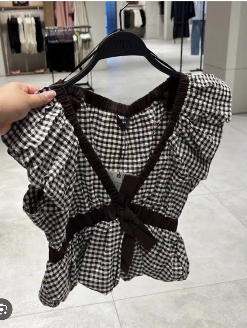 Zara gingham top (Category: Blouses) located in Caloocan City. Submitted by prelovedaddict29 (Listing ID 1461780825, Image 3). Description: .