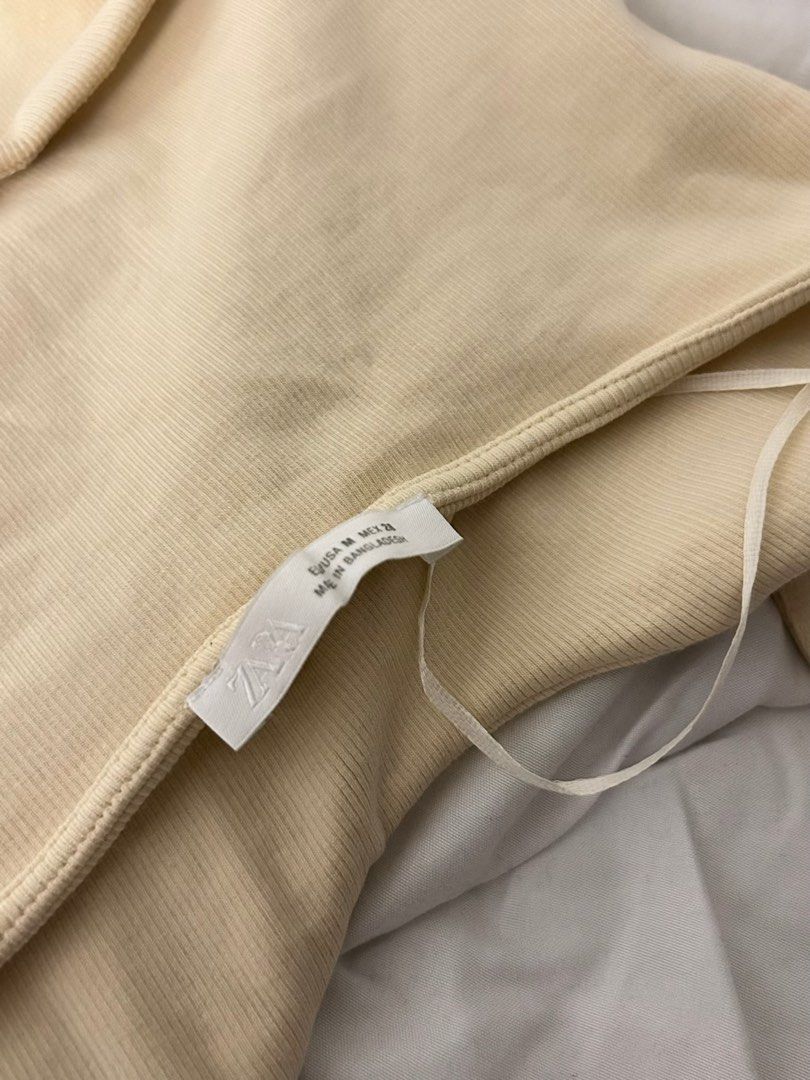ZARA Halter top | Butter Yellow (Category: Sleeveless) located in Taguig. Submitted by prelovedbyrhy_ (Listing ID 1461578401, Image 2). Description: .