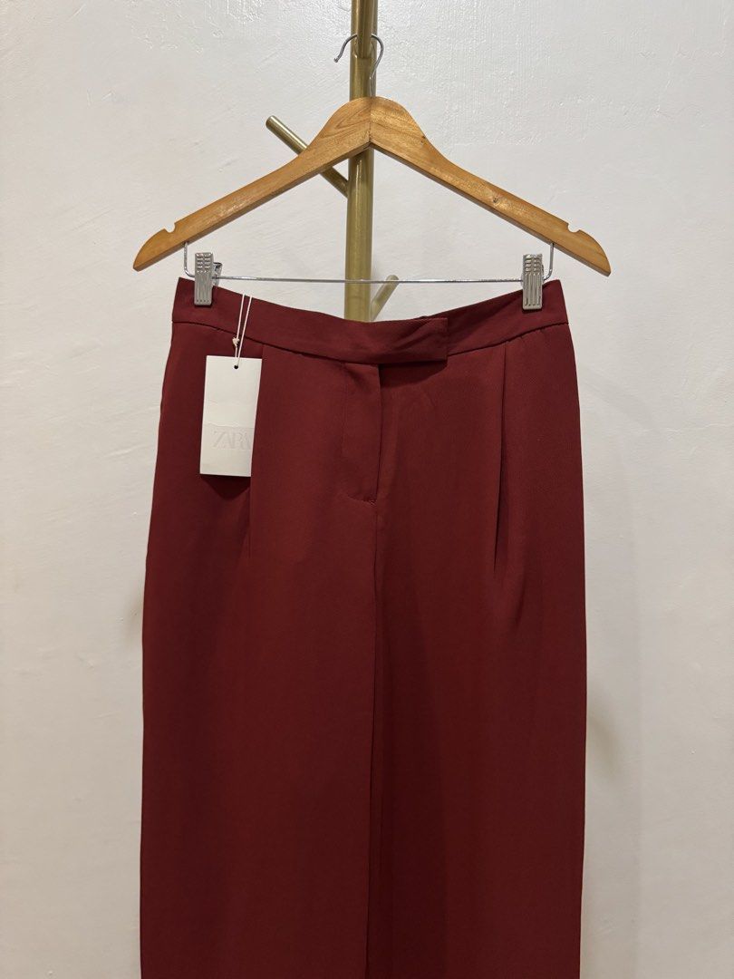 Zara Maroon Trousers (Category: Other Bottoms) located in Quezon City. Submitted by shopper_xoxo (Listing ID 1461739700, Image 2). Description: Brand new with tag 😊 📦 From Zara Japan 🚚 On hand and ready to ship MOP: GCash and BPI Shipping starts at ₱65 only ✨ .