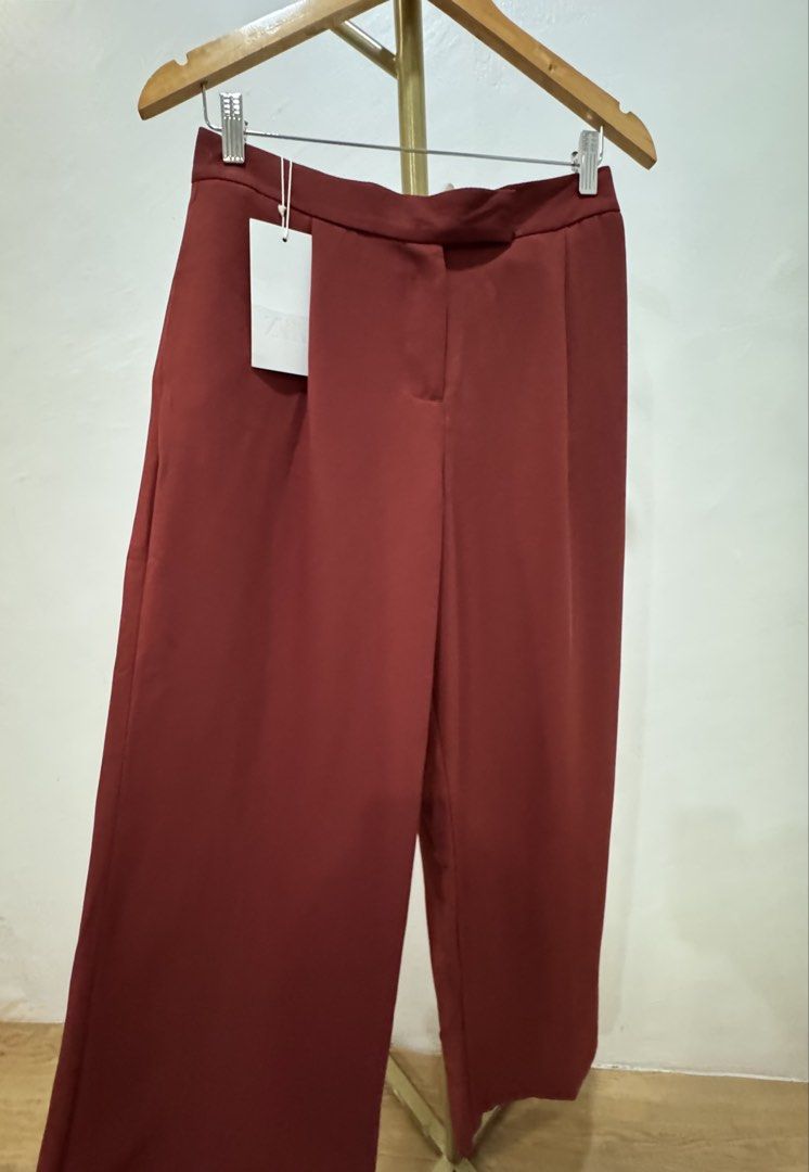 Zara Maroon Trousers (Category: Other Bottoms) located in Quezon City. Submitted by shopper_xoxo (Listing ID 1461739700, Image 3). Description: Brand new with tag 😊 📦 From Zara Japan 🚚 On hand and ready to ship MOP: GCash and BPI Shipping starts at ₱65 only ✨ .