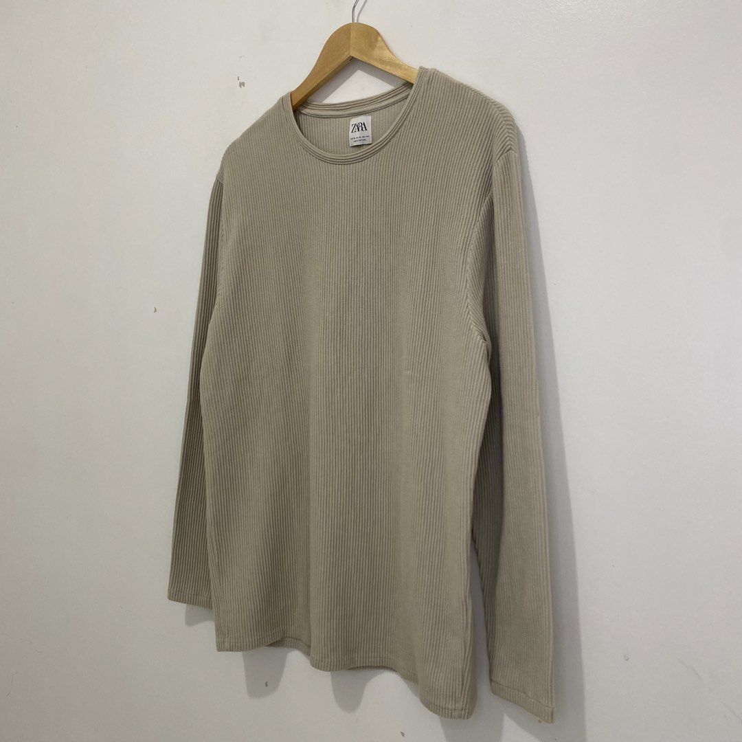 Zara Pleated Long Sleeve (Category: Coats, Jackets and Outerwear) located in Tanauan. Submitted by flexingthriftsph (Listing ID 1461767722, Image 2). Description: Zara Pleated Long Sleeve XL on tag 21 inches - chest 29.5 inches - length.