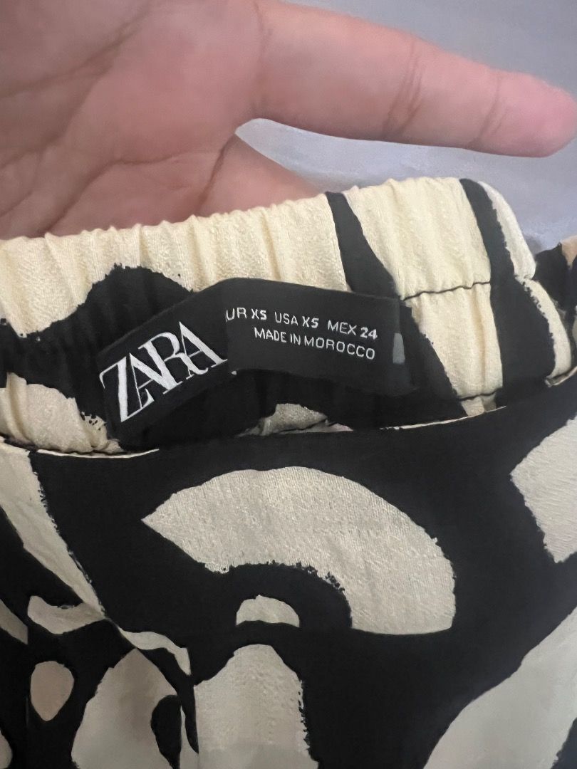 Zara printed trousers (Category: Other Bottoms) located in Quezon City. Submitted by warmcloud_1b529c (Listing ID 1461647703, Image 2). Description: .