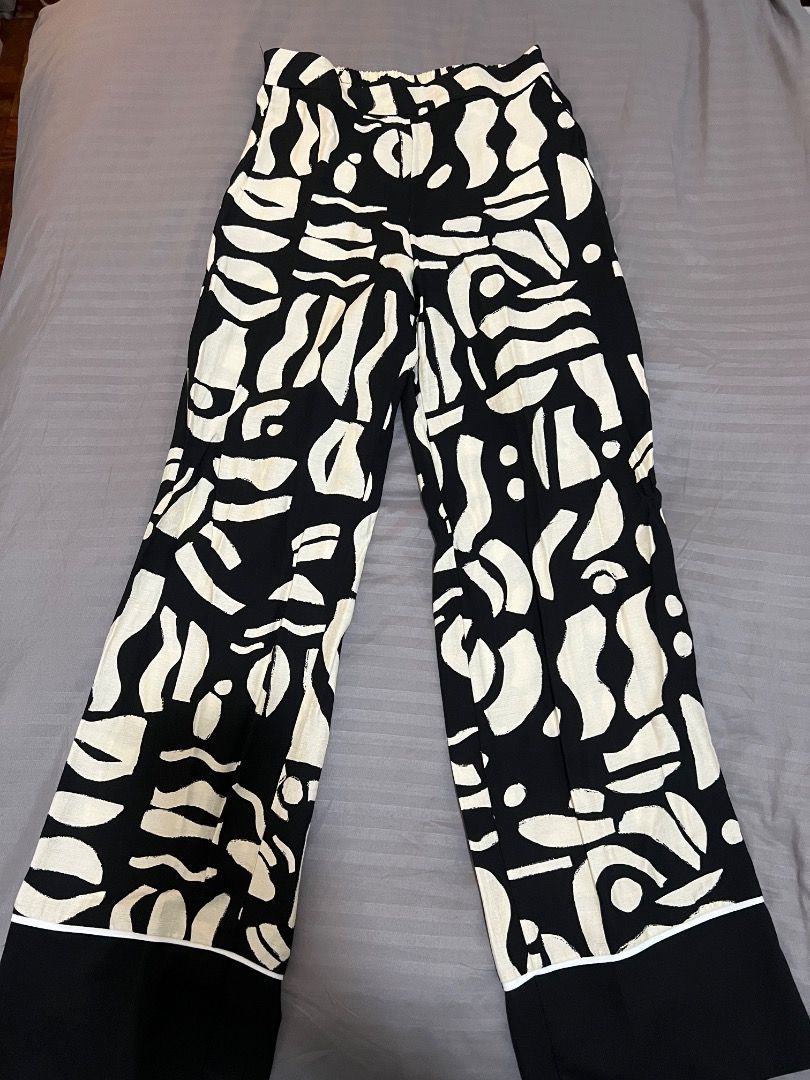 Zara printed trousers (Category: Other Bottoms) located in Quezon City. Submitted by warmcloud_1b529c (Listing ID 1461647703, Image 1). Description: .