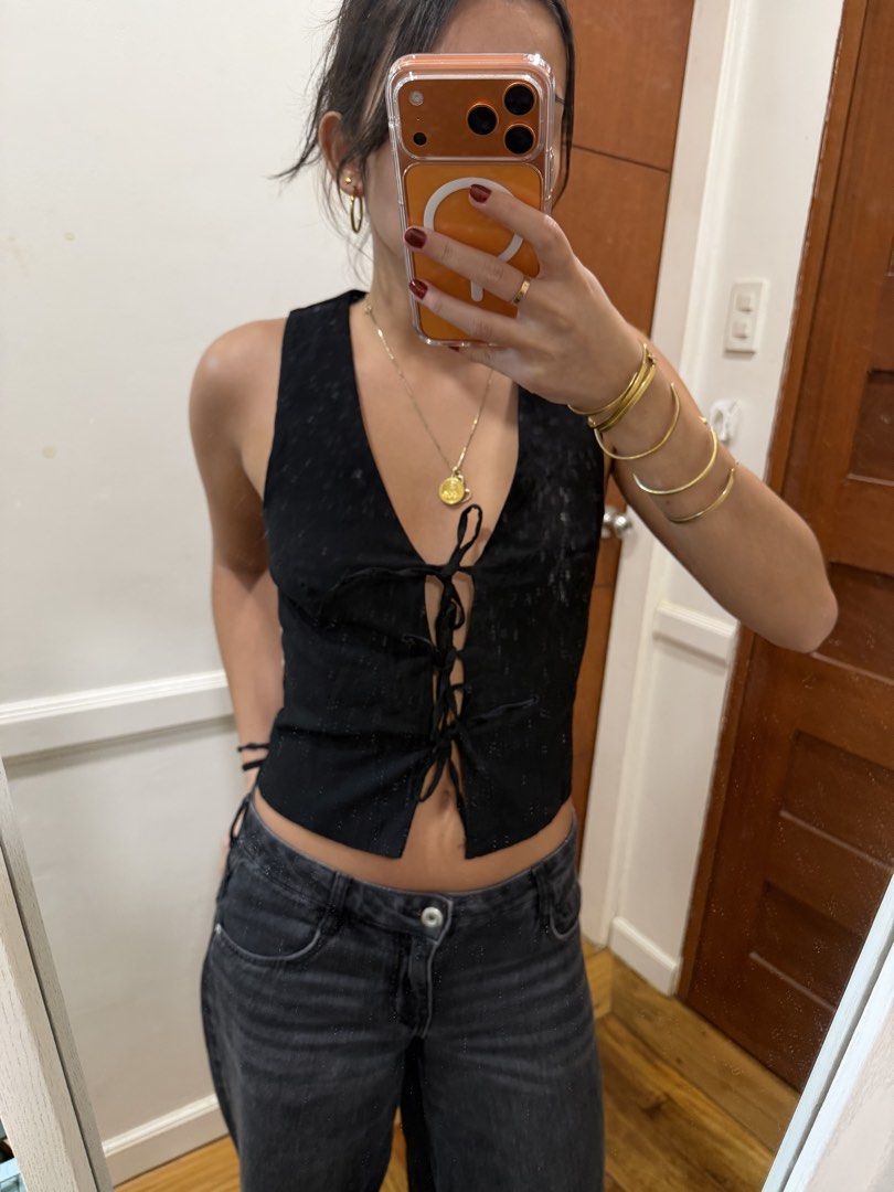 Zara Tied Vest Top (Category: Others Tops) located in Manila. Submitted by beysclosett (Listing ID 1461768533, Image 1). Description: - only used once - super good condition - thick fabric .