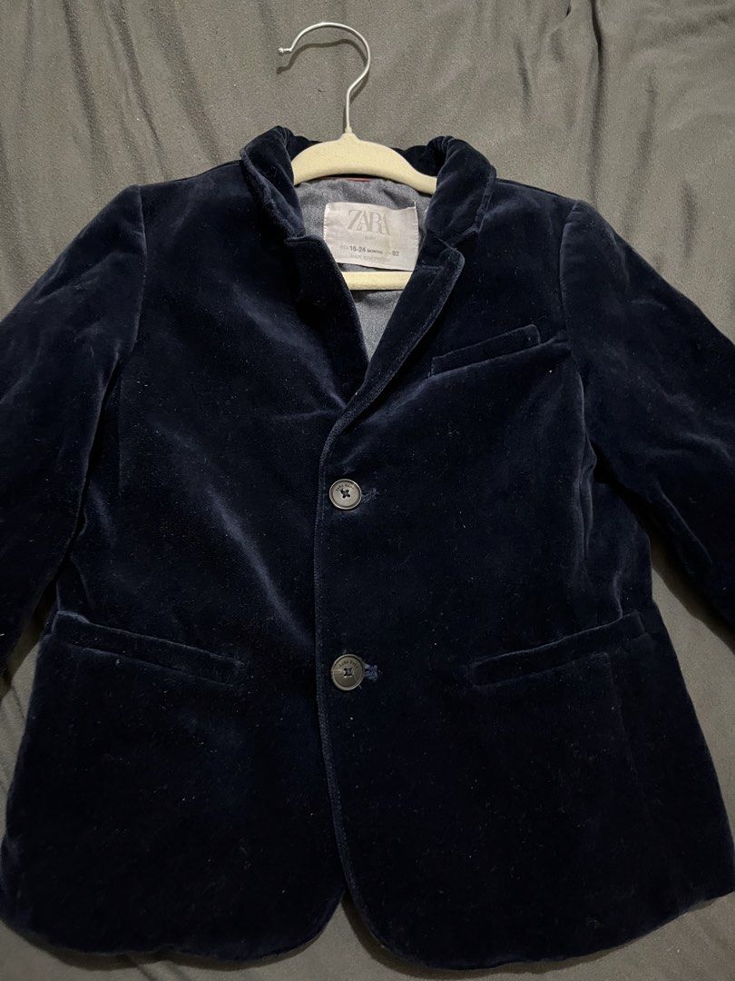 Zara Velvet Blazer (Category: Babies & Kids Fashion) located in Orani. Submitted by sulitdeals1215 (Listing ID 1461634191, Image 1). Description: If petite po kasya po gang 3yrs old Bought for my son po 3500 po ito dati sorting po kame Free shipping jnt courrier.