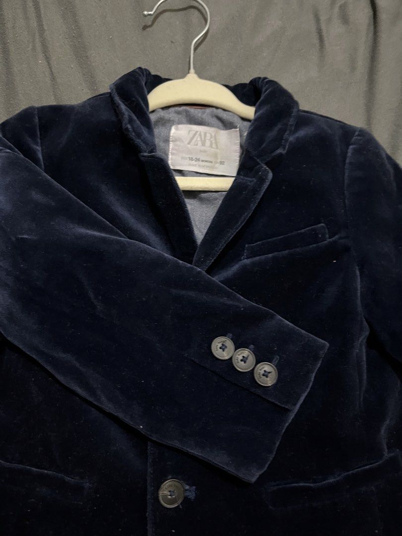 Zara Velvet Blazer (Category: Babies & Kids Fashion) located in Orani. Submitted by sulitdeals1215 (Listing ID 1461634191, Image 2). Description: If petite po kasya po gang 3yrs old Bought for my son po 3500 po ito dati sorting po kame Free shipping jnt courrier.