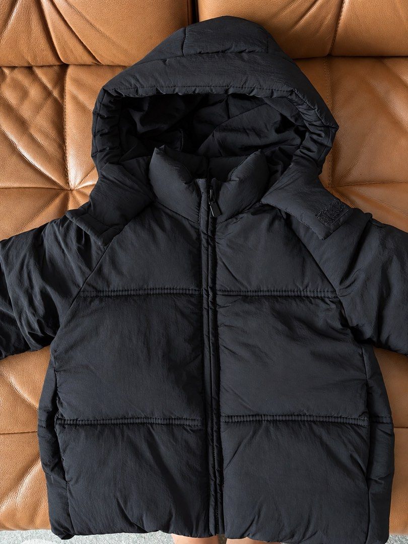 Zara Water-Repellent Puffer Coat (Category: Babies & Kids Fashion) located in Pasig City. Submitted by angelcstlln (Listing ID 1461635565, Image 3). Description: Used only 4-5 times during our Europe and Japan trips. In very good condition and really nice quality. Warm, comfortable and well-made. Fits 2-4 yrs old (98cm) RFS: no longer fits my child.