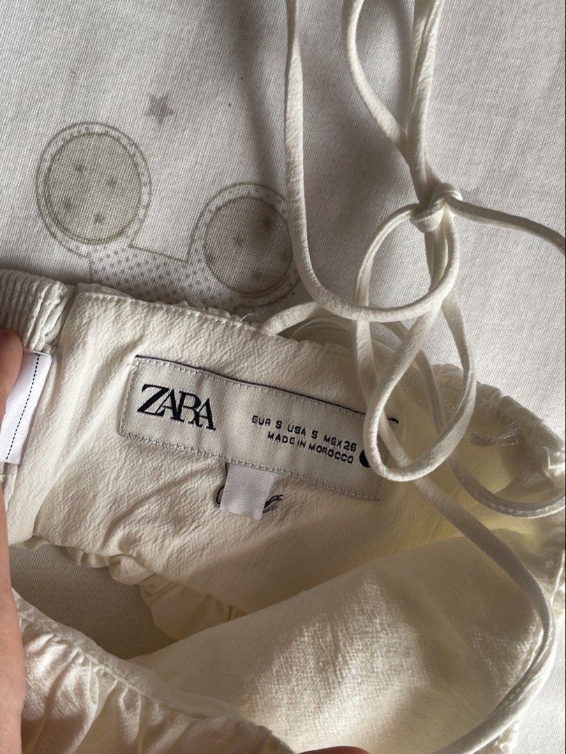ZARA WOMENS WHITE RIBBON ADJUSTABLE TOP (Category: Sleeveless) located in Manila. Submitted by gossipgirlsxoxo (Listing ID 1461648767, Image 2). Description: from a very old zara collection never used.