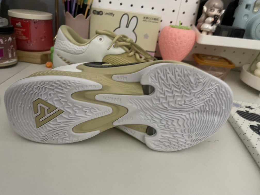 Zoom Freak 4 Tb (Category: Sneakers) located in Bacolor. Submitted by louiviellefinds (Listing ID 1461625843, Image 3). Description: No box included Galing US.