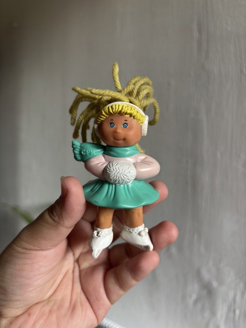 1992 Cabbage Patch Kid Ice Skater Figure (Category: Figurines & Statues) located in Quezon City. Submitted by piyayaaaaaa10 (Listing ID 1461858052, Image 1). Description: 1992 McDonald’s CPK Cabbage Patch Kids Character Figure Skater Toy No major issue as seen on photo Location: Quezon City.