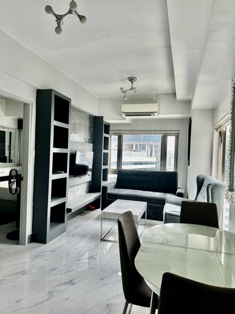 1 BEDROOM FULLY FURNISHED (Category: Apartments & Condos) located in Makati City. Submitted by theacd (Listing ID 1460267591, Image 1). Description: Newly Renovated nice location .