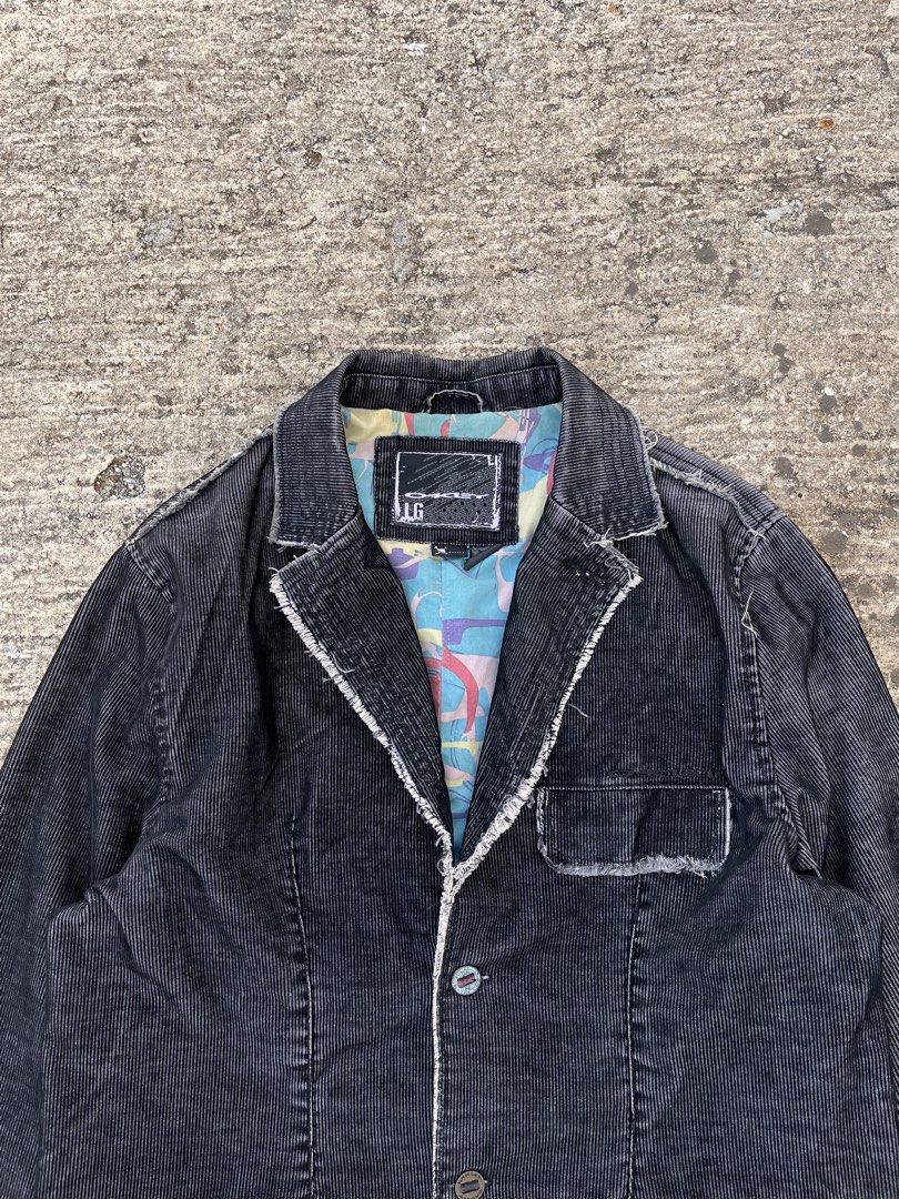 2000’s Oakley - Corduroy - Blazer Jacket - SAMPLE (Category: Coats, Jackets and Outerwear) located in Quezon. Submitted by _sprezzatura (Listing ID 1461820475, Image 3). Description: 2000’s Oakley Corduroy Blazer Jacket - SAMPLE Large on tag Dimensions: Pit to pit - 22.5” Length - 30” Sleeve - 27” Shoulder - 18” Hem - 22” Very good condition Note: Feel free to ask questions before purchasing .