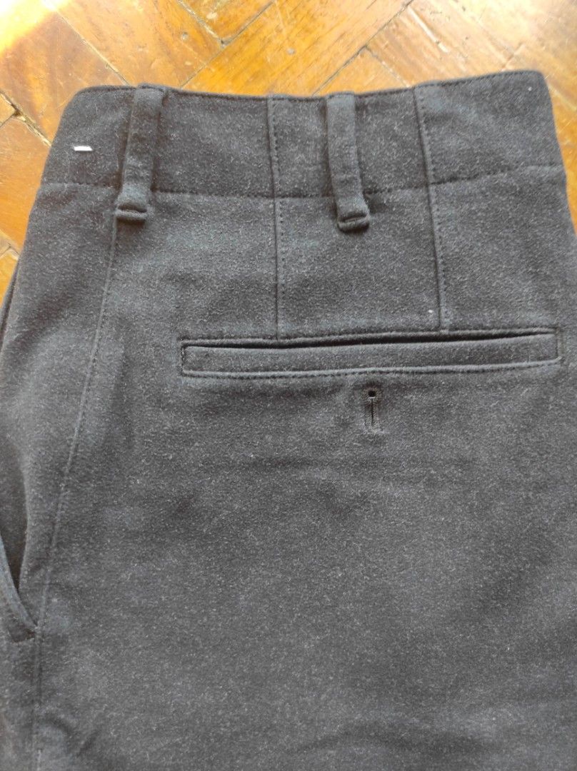 2018 UNIQLO U - BLACK BRUSHED JERSEY SLACKS (Category: Trousers) located in Mandaluyong City. Submitted by codywill5 (Listing ID 1461873389, Image 2). Description: - Gorgeous classic pair of smooth, stretchable wool-blend slacks - THE uniqlo U piece of that period - Pleat details - Cropped and loose fit perfect for short kings height 5'4 or below.