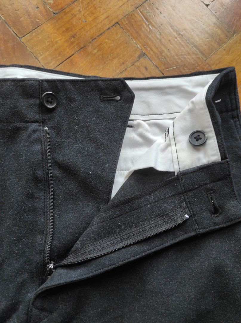 2018 UNIQLO U - BLACK BRUSHED JERSEY SLACKS (Category: Trousers) located in Mandaluyong City. Submitted by codywill5 (Listing ID 1461873389, Image 3). Description: - Gorgeous classic pair of smooth, stretchable wool-blend slacks - THE uniqlo U piece of that period - Pleat details - Cropped and loose fit perfect for short kings height 5'4 or below.