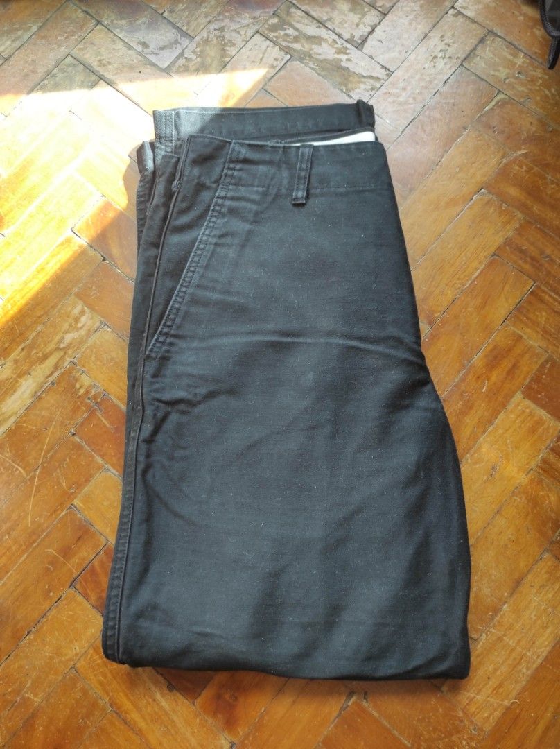 2018 UNIQLO U - STANDARD FIT ANKLE PANTS (Category: Jeans) located in Mandaluyong City. Submitted by codywill5 (Listing ID 1461872111, Image 2). Description: - Classic UNIQLO U profile - Hearty cotton fabric - Wide fit - If you were there, you knew. - Double button and hook closure - Roomy pockets .