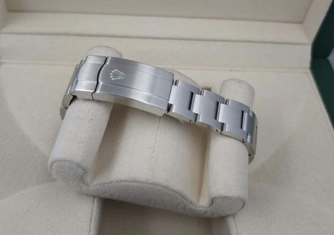 2026 OP LAVANDER 34 (Category: Luxury Watches) located in Taguig. Submitted by atlwatchesph (Listing ID 1462021632, Image 2). Description: 🪻 2026 OP LAVANDER 34 🪻 MODEL 124200 NEW REFERENCE 🪻 NEW LAVANDER DIAL 34MM 🪻 BRAND NEW / COMPLETE SET 2026 NFC CARD 🇵🇭🏷 547,000.00 ⌚️ Watch posted is available & in stock 🤝 📲 Posted price Slightly negotiable. For serious inquiries- please message me directly for best deal possible 💯 All timepieces p