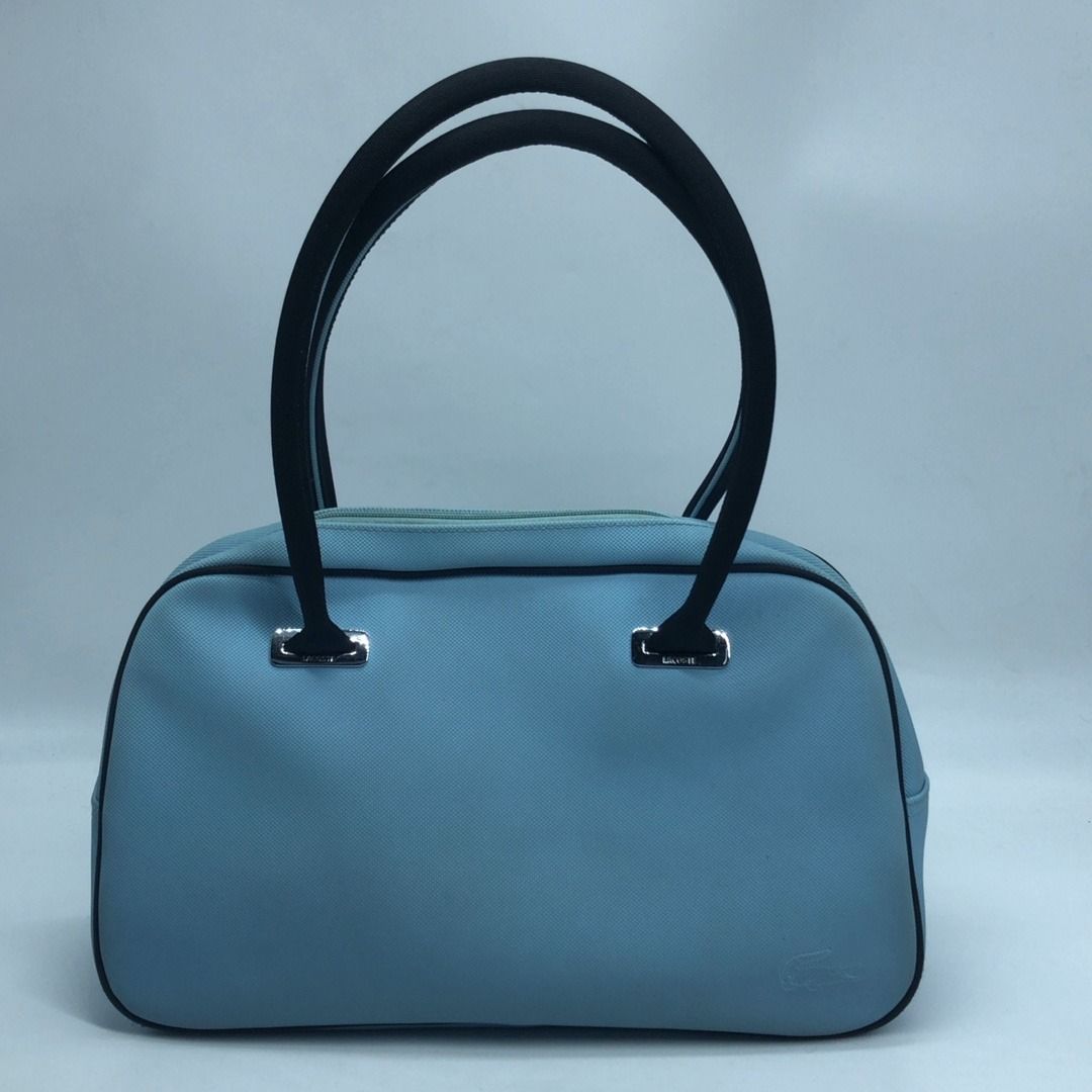 267009022 LACOSTE BAG BOSTON BLUE BOWLING (Category: Luxury Bags & Wallets) located in Taguig. Submitted by ecoring.ph (Listing ID 1461821939, Image 1). Description: ◆CONDITION: B ◆DESCRIPTIONS: (Other defects/info:) OUTER: The body of the bag is scratched, scuffed, stained, dirty, has press marks, minimal discoloration, and shows signs of use. The bottom and bottom corners of the bag are also scratched, scuffed, stained, dirty, have press marks,