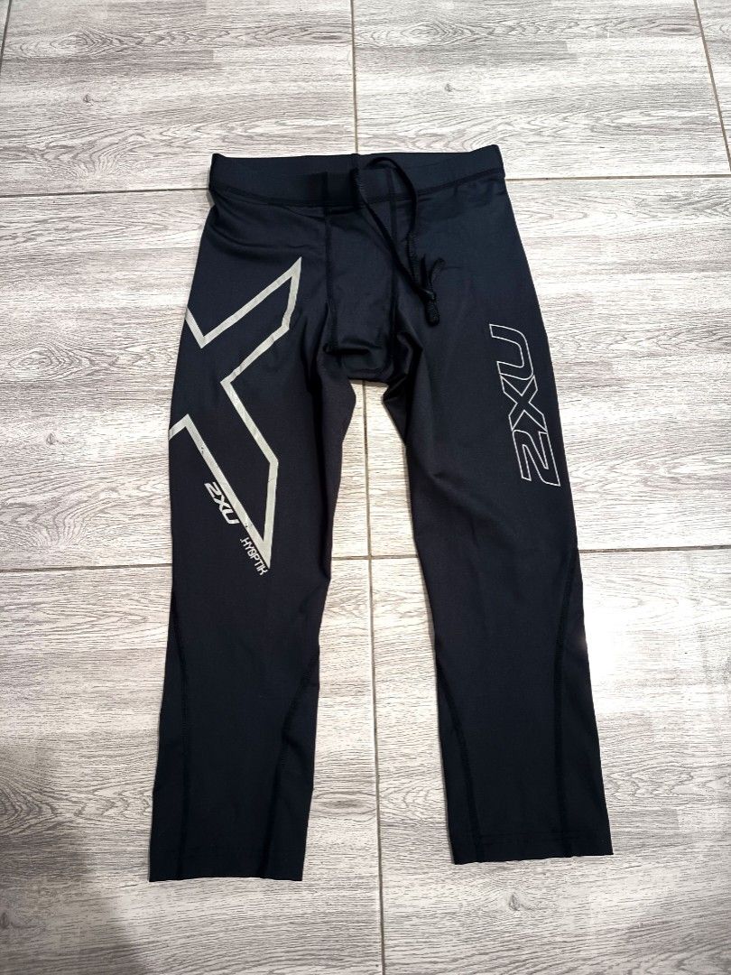 2XU Hyoptik Men's Core Compression 3/4 Tights (Category: Activewear) located in Dagupan City. Submitted by plugofallthreads (Listing ID 1462016740, Image 1). Description: 2XU Hyoptik Men's Core Compression 3/4 Tights Designed in Australia Size: Men's Tall Small Waist 26-30 inches Length: 27 inches Front Rise: 10 inches Leg Opening: 5.5 inches Authentic. In excellent condition. Minor unnoticeable chip on print caused by prints sticking to each oth