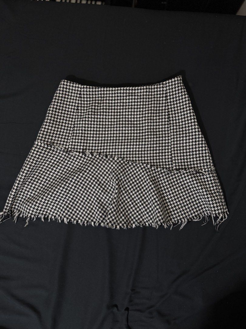 50 Pesos Declutter Sale (Category: Skirts) located in Taguig. Submitted by k8teepie (Listing ID 1461838806, Image 2). Description: - Actual photos are posted - S to M waist size 24-26 - Skort (with inner shorts).