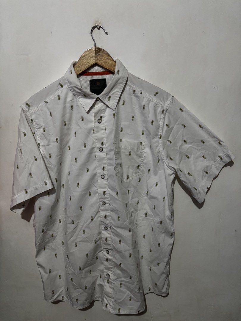 5.11 Tactical Pineapple Print Short Sleeve Button Up Shirt Medium (Category: Tshirts & Polo Shirts ) located in Subic. Submitted by thriftpoison (Listing ID 1461928248, Image 1). Description: - Brand: 5.11 Tactical - Color: White - Sleeve Length: Short Sleeve - Style: Button Up Shirt - Size: Medium - Length 29 Width 23 - Features: All-over pineapple print, classic collar, button front, chest pocket - Occasion: Casual wear, vacation - Has minimal 
