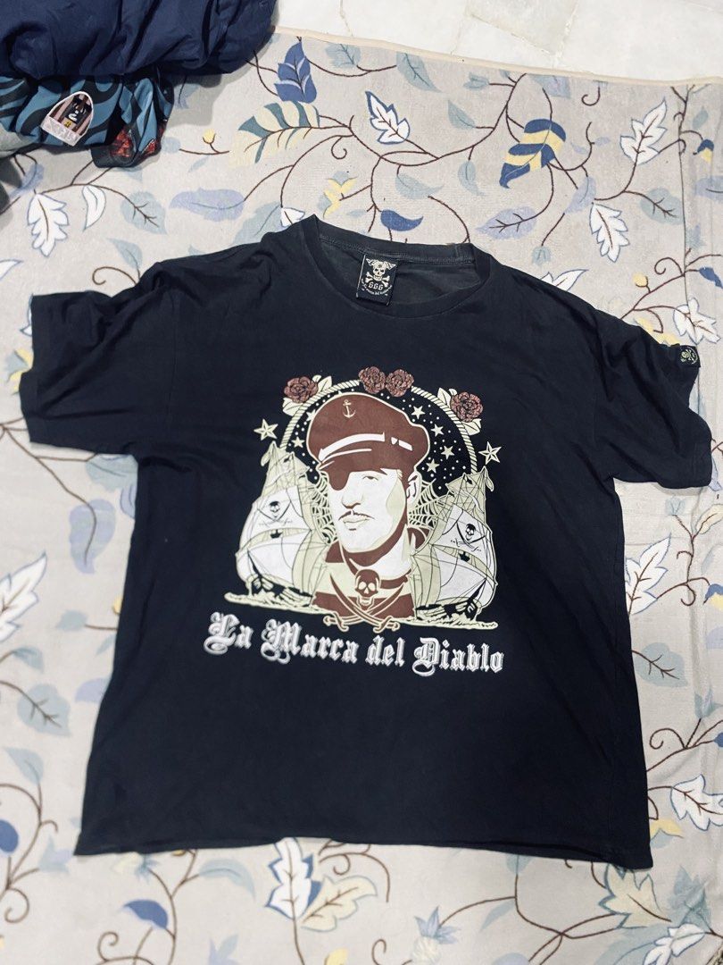 666 (Category: Activewear) located in Kuala Lumpur. Submitted by cyvrcloud66 (Listing ID 1461855740, Image 3). Description: tag gantung, condition masih cun design ada sedikit crack manja tidak menjejaskan pemakaian any detail pm ya 🙌🏻 can nego .