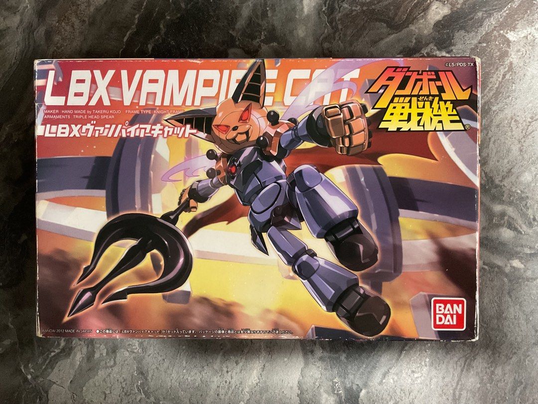 萬代 LBX 戰機 Vampire Cat 模型 （分類：汽車模型）位於 Hong Kong。 由 kikichan66 提交（商品編號 1461828288，圖片 1）。簡介： 全新未開，盒殘 天后/銅鑼灣地鐵站現金交收 其他時地再夾 萬代出嘅 LBX Vampire Cat 模型，Knight Frame 嘅。跟埋 Triple Head Spear 武器。有興趣就快啲問啦！。