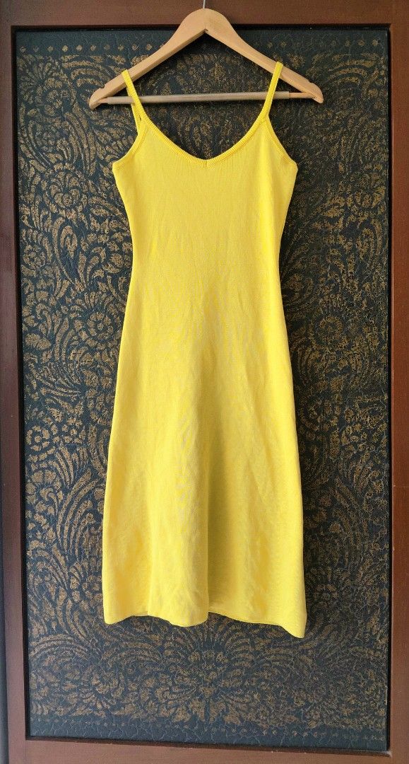 💯 PULL & BEAR CANARY YELLOW COTTON DRESS (Category: Dresses) located in Mandaluyong City. Submitted by arlene2560 (Listing ID 1461941733, Image 1). Description: 💯 PULL & BEAR CANARY YELLOW COTTON DRESS. Medium, armpit 19-20", length 39". Decluttering P790. Mandaluyong.