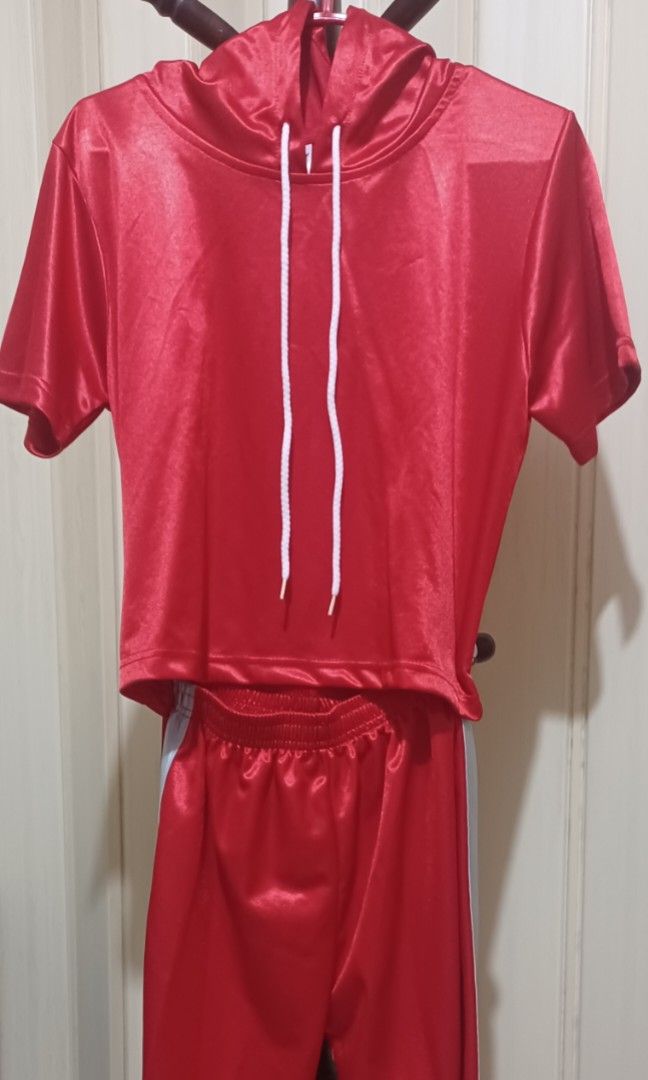 👑 Team One Run Satin Tracksuit — Red with Crown & Heart Patch (Category: Babies & Kids Fashion) located in Quezon City. Submitted by wjmae (Listing ID 1461961939, Image 2). Description: Brand: TEAM ONE RUN Origin: Made in the Philippines 🇵🇭 — Made in Manila Material: 100% Polyester — smooth, shiny satin finish Sizes: Top = L / Pants = 12 (Youth/Teen) ✨ Design Details: - Top: Short-sleeve cropped hoodie with white drawstrings ​ - Back: Sparkly 